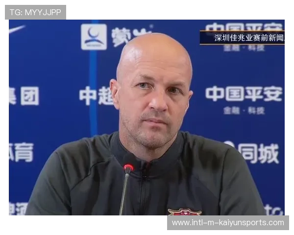 教练强调战术纪律，球队防守效率提升，球员布置战术